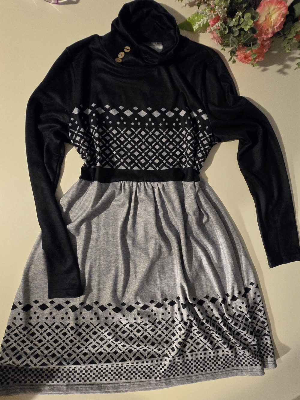 Women's Black and Gray Patterned Long-Sleeve Dress